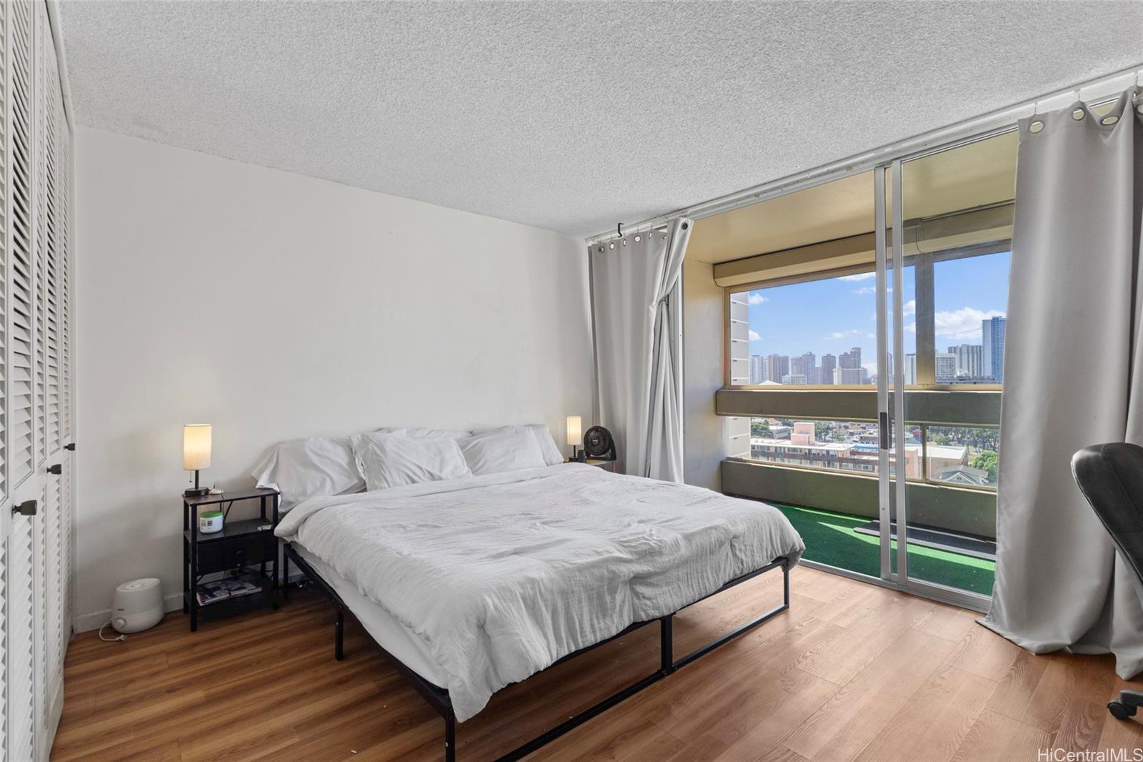 Banyan Tree Plaza condo # 1108, Honolulu, Hawaii - photo 15 of 25