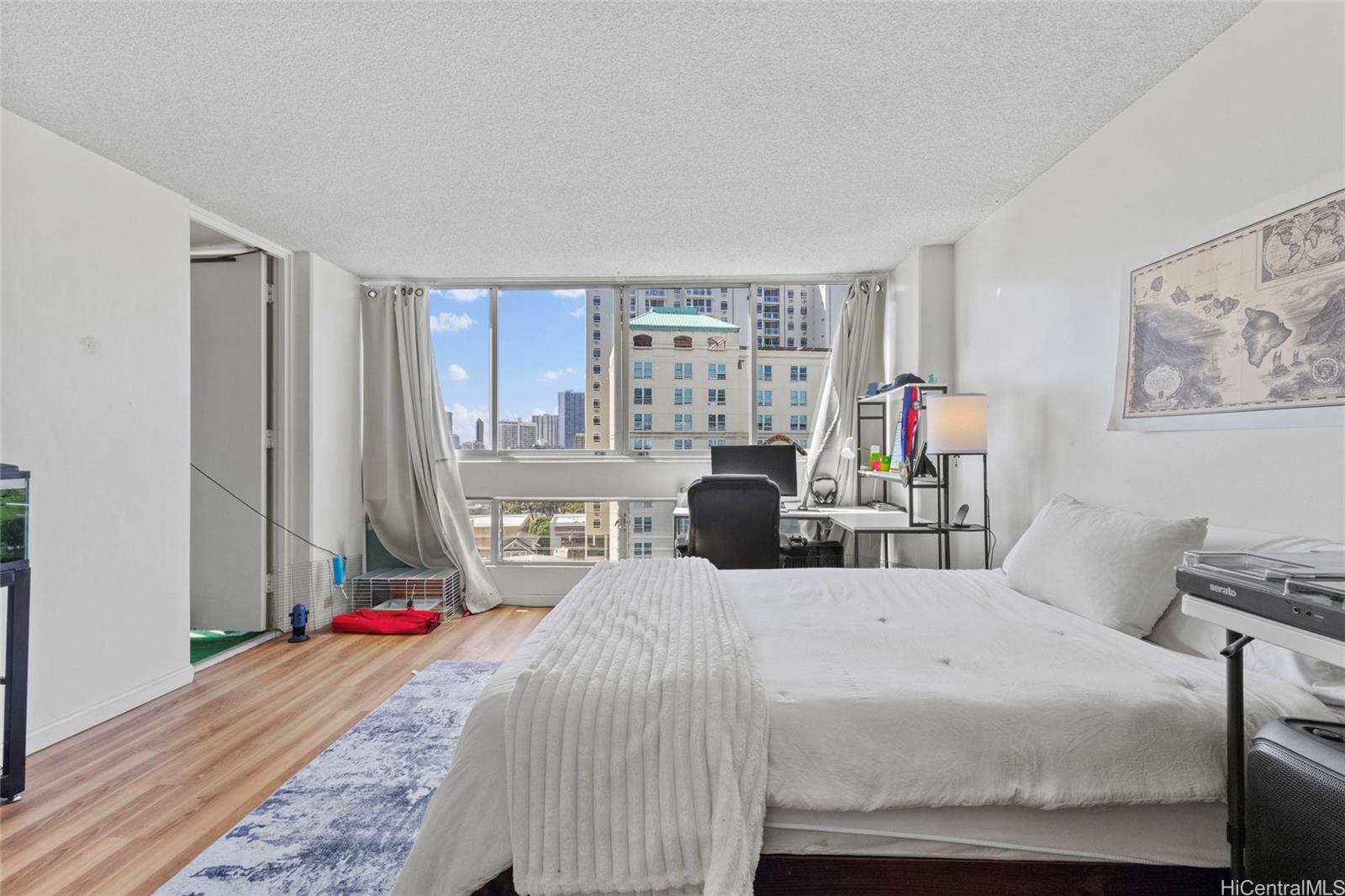 Banyan Tree Plaza condo # 1108, Honolulu, Hawaii - photo 7 of 25