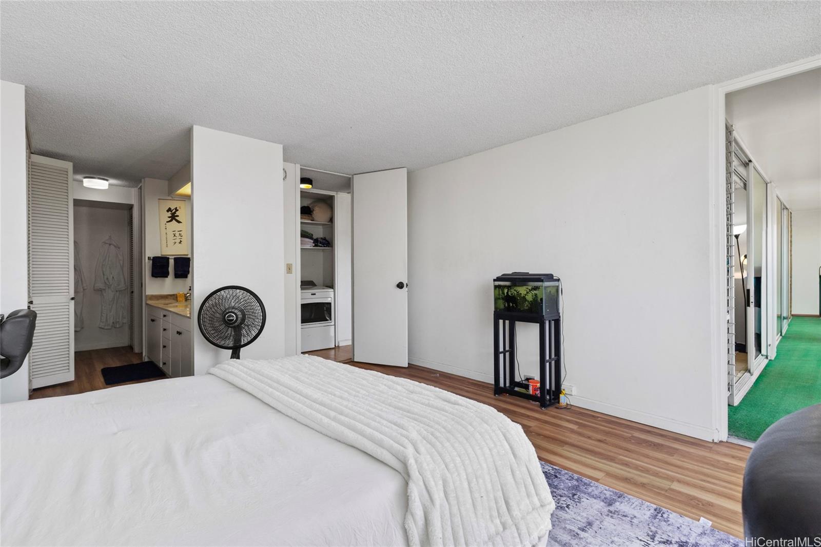 Banyan Tree Plaza condo # 1108, Honolulu, Hawaii - photo 10 of 25