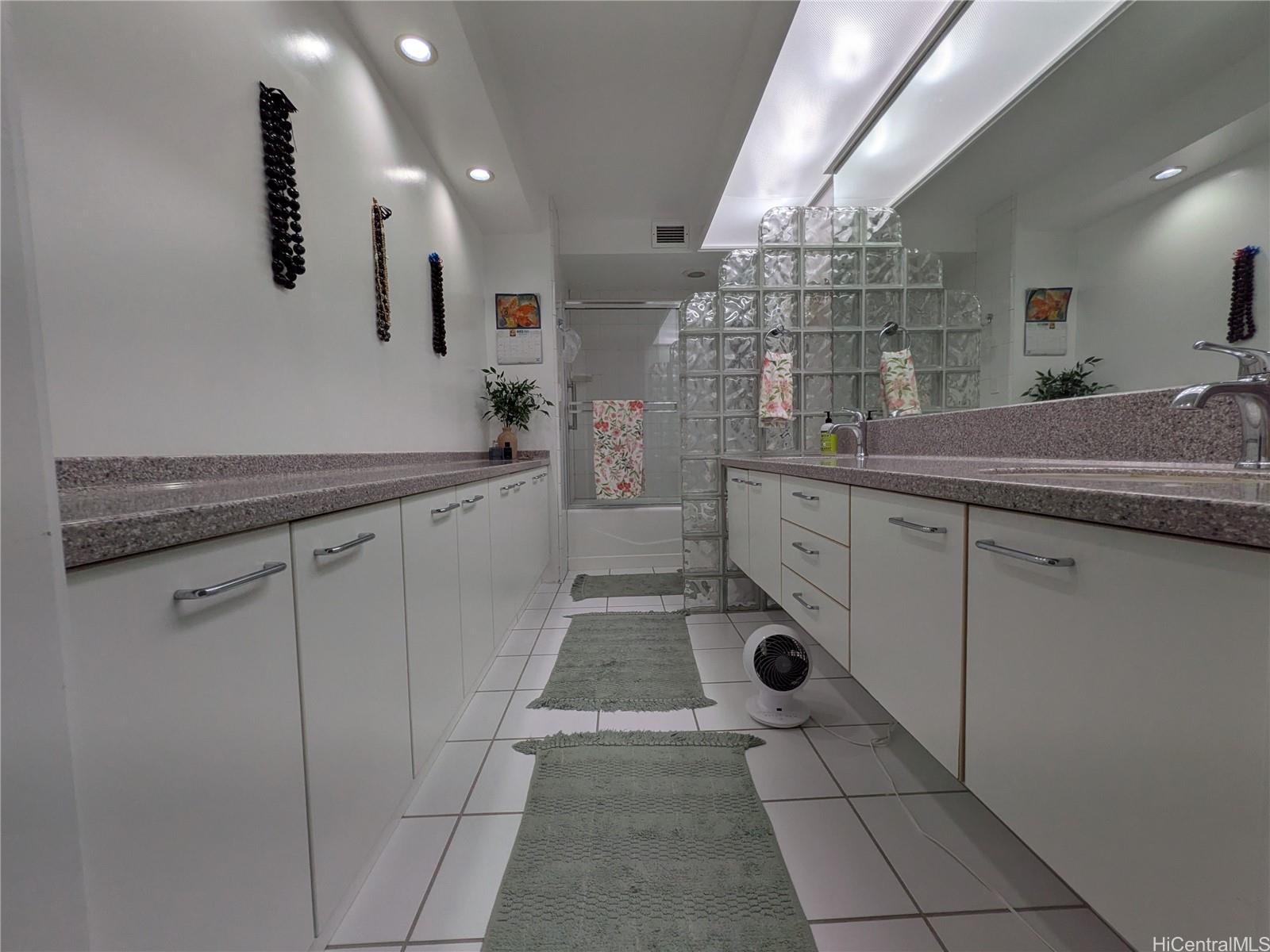 Banyan Tree Plaza condo # 1206, Honolulu, Hawaii - photo 13 of 21