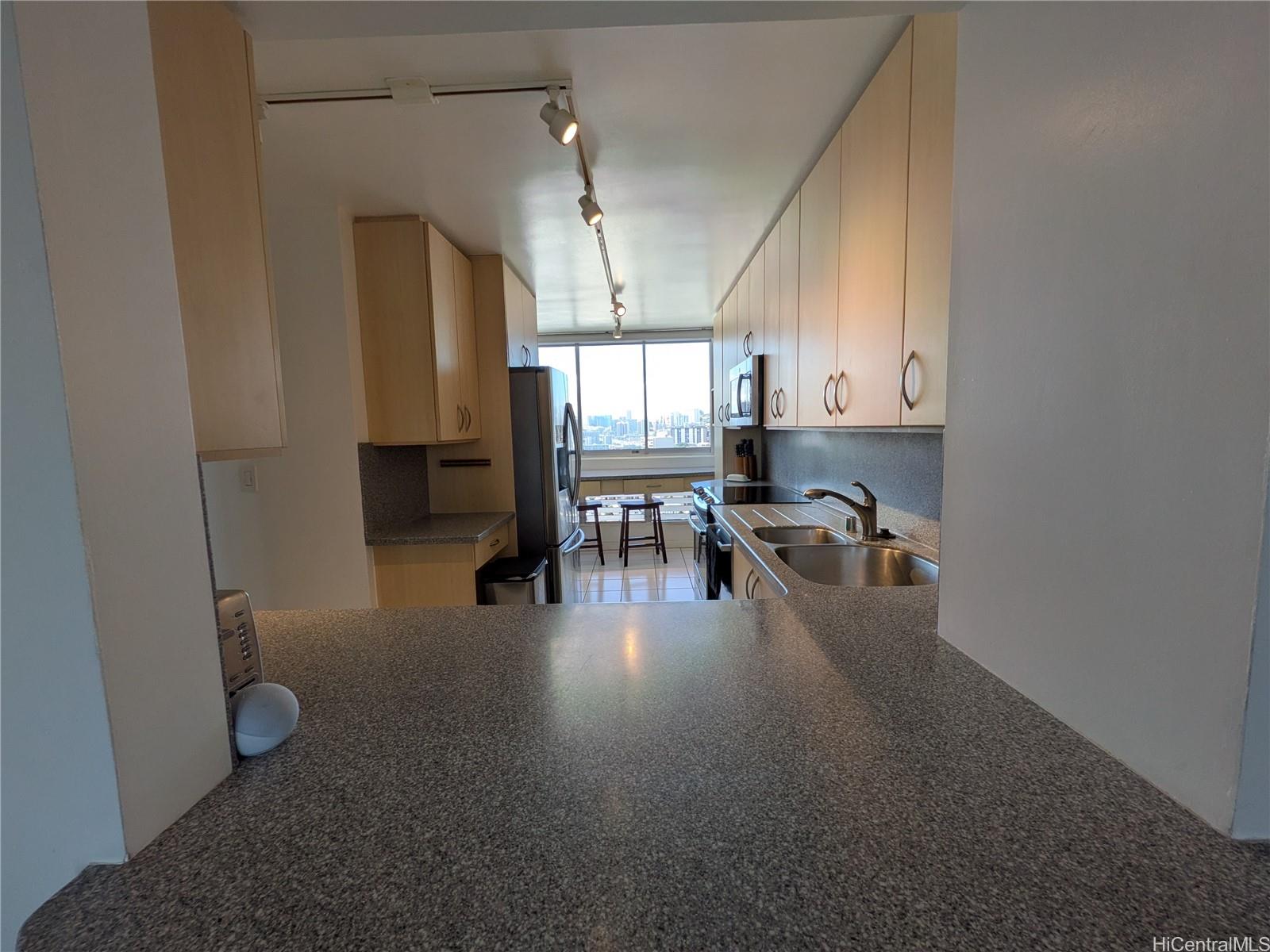 Banyan Tree Plaza condo # 1206, Honolulu, Hawaii - photo 6 of 21