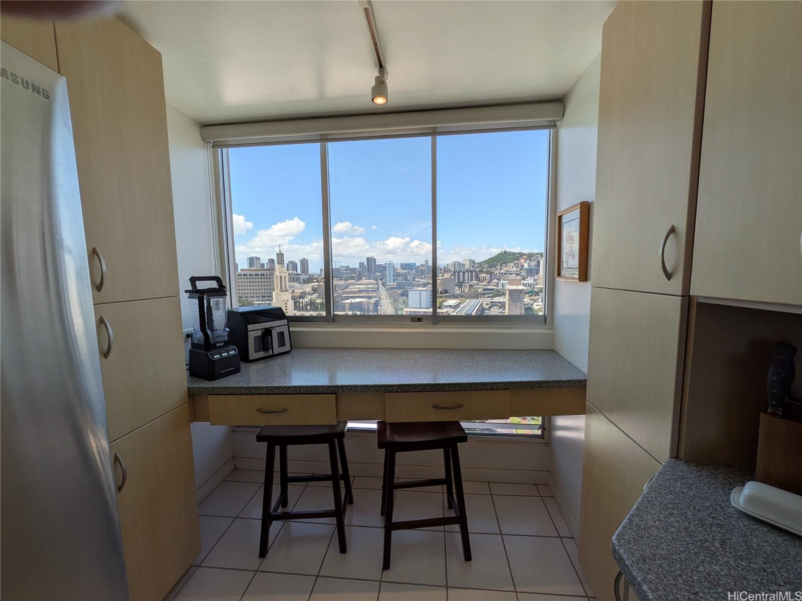 Banyan Tree Plaza condo # 1206, Honolulu, Hawaii - photo 7 of 21