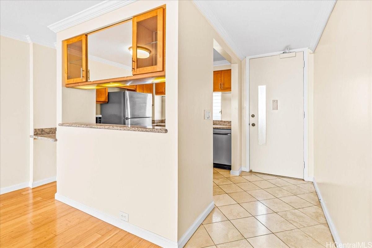 Banyan Tree Plaza condo # 2005, Honolulu, Hawaii - photo 11 of 25