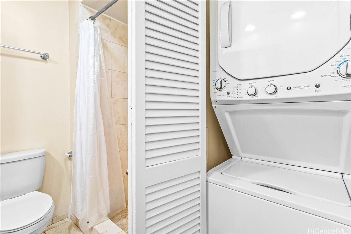 Banyan Tree Plaza condo # 2005, Honolulu, Hawaii - photo 13 of 25