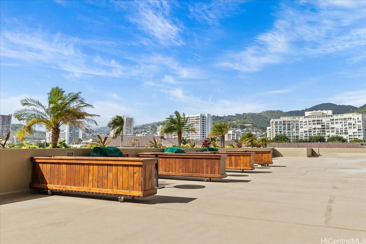 Banyan Tree Plaza condo # 2005, Honolulu, Hawaii - photo 16 of 25