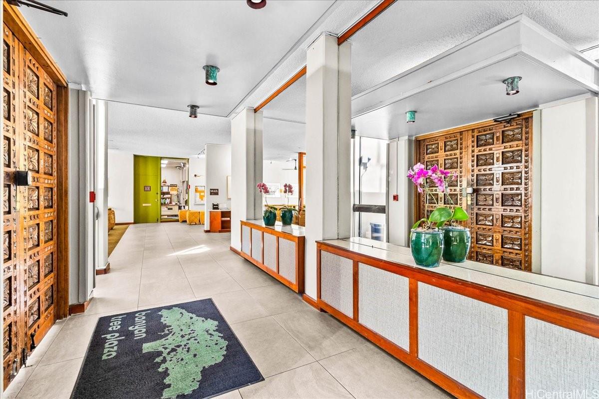 Banyan Tree Plaza condo # 2005, Honolulu, Hawaii - photo 18 of 25