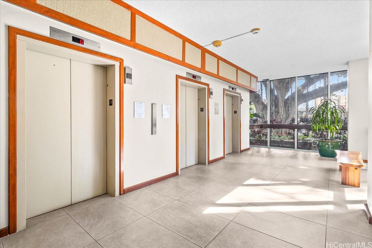 Banyan Tree Plaza condo # 2005, Honolulu, Hawaii - photo 19 of 25