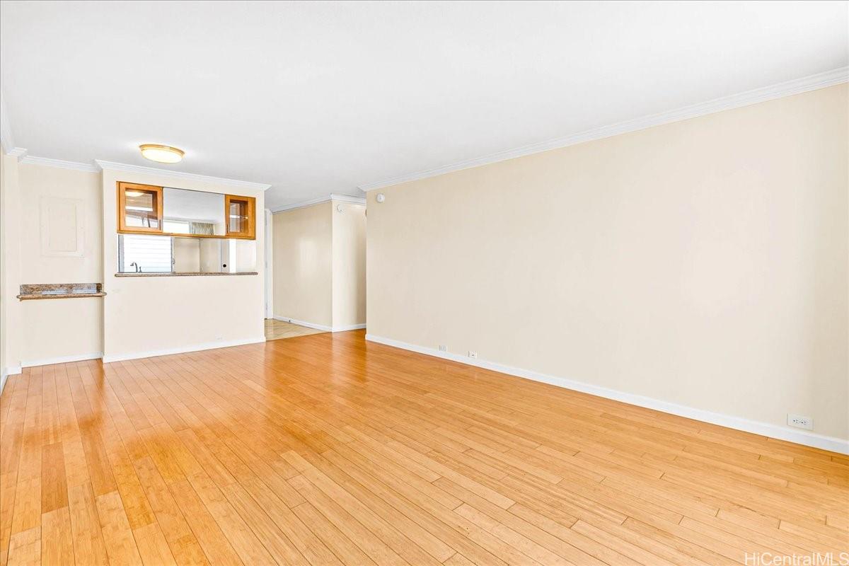 Banyan Tree Plaza condo # 2005, Honolulu, Hawaii - photo 3 of 25