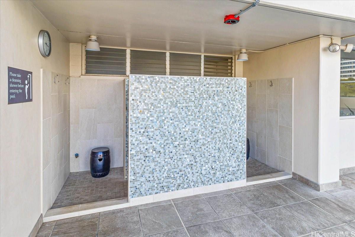 Banyan Tree Plaza condo # 2005, Honolulu, Hawaii - photo 24 of 25