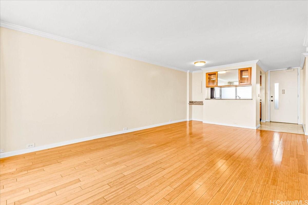 Banyan Tree Plaza condo # 2005, Honolulu, Hawaii - photo 4 of 25