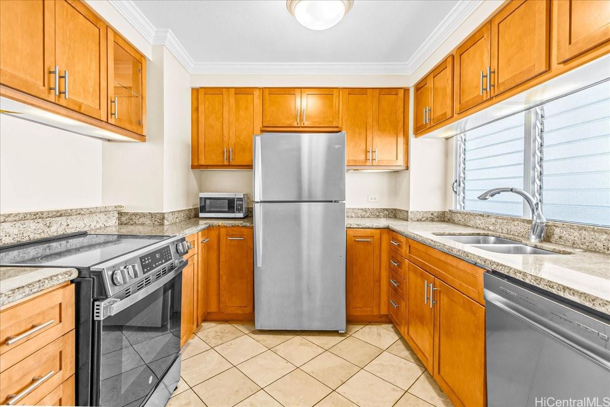 Banyan Tree Plaza condo # 2005, Honolulu, Hawaii - photo 6 of 25