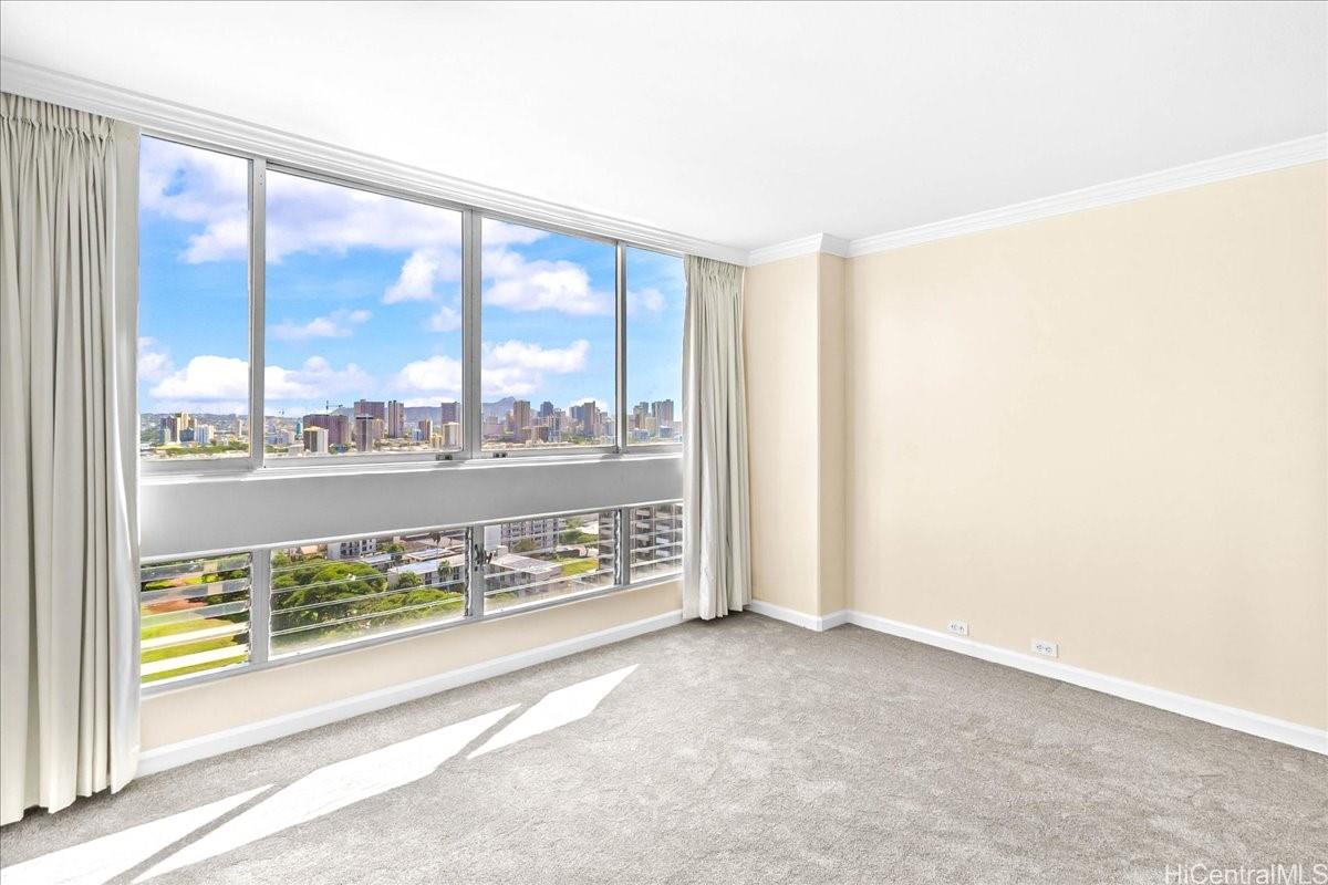 Banyan Tree Plaza condo # 2005, Honolulu, Hawaii - photo 7 of 25