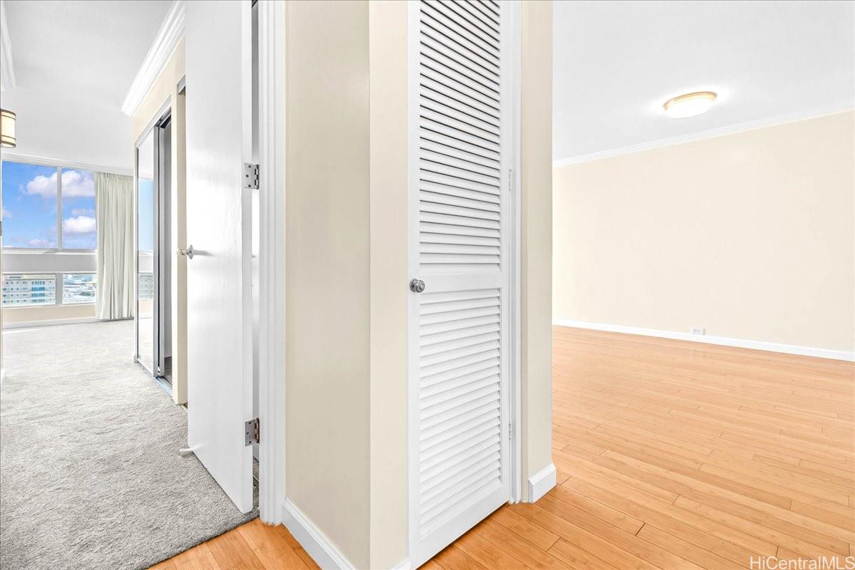 Banyan Tree Plaza condo # 2005, Honolulu, Hawaii - photo 9 of 25