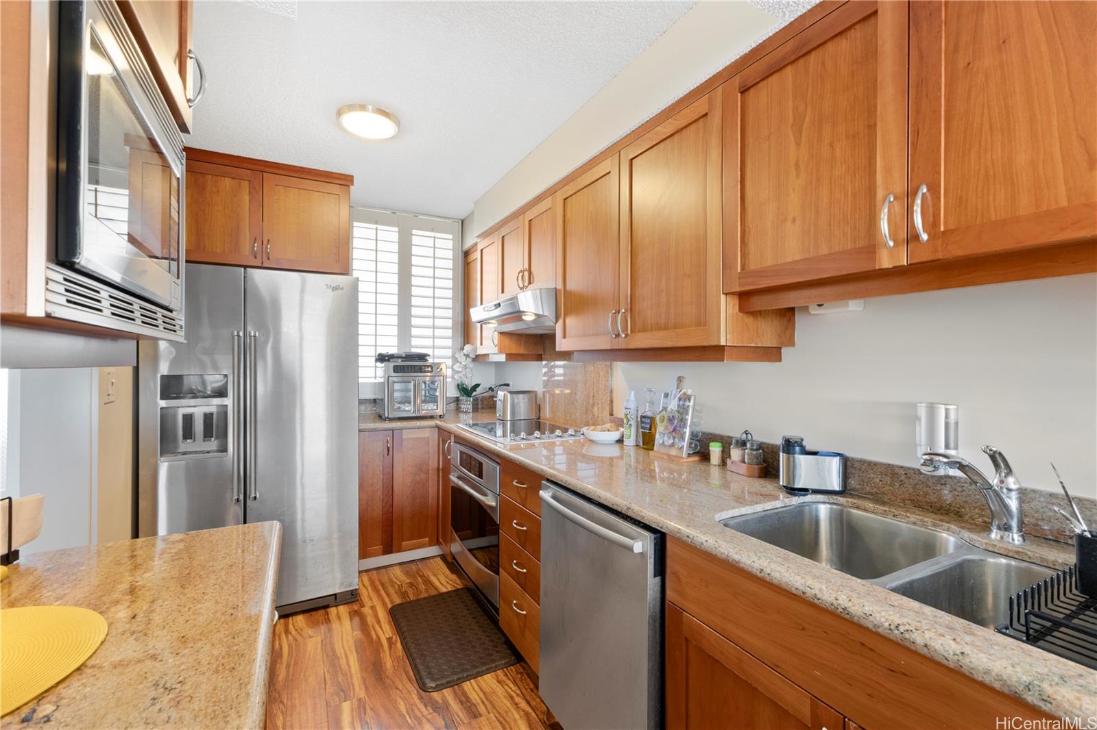 Banyan Tree Plaza condo # 2307, Honolulu, Hawaii - photo 3 of 22
