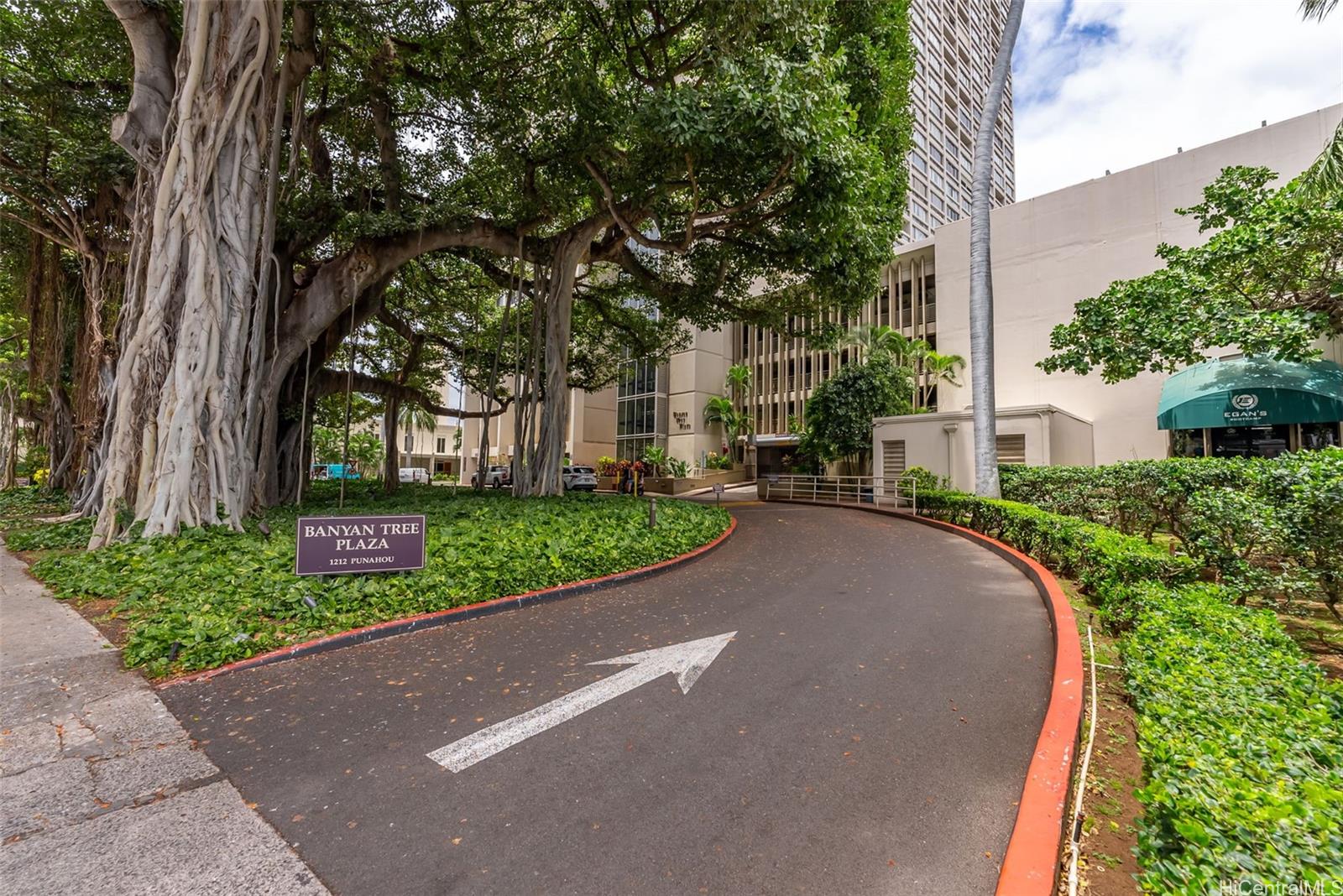 Banyan Tree Plaza condo # 2702, Honolulu, Hawaii - photo 23 of 24