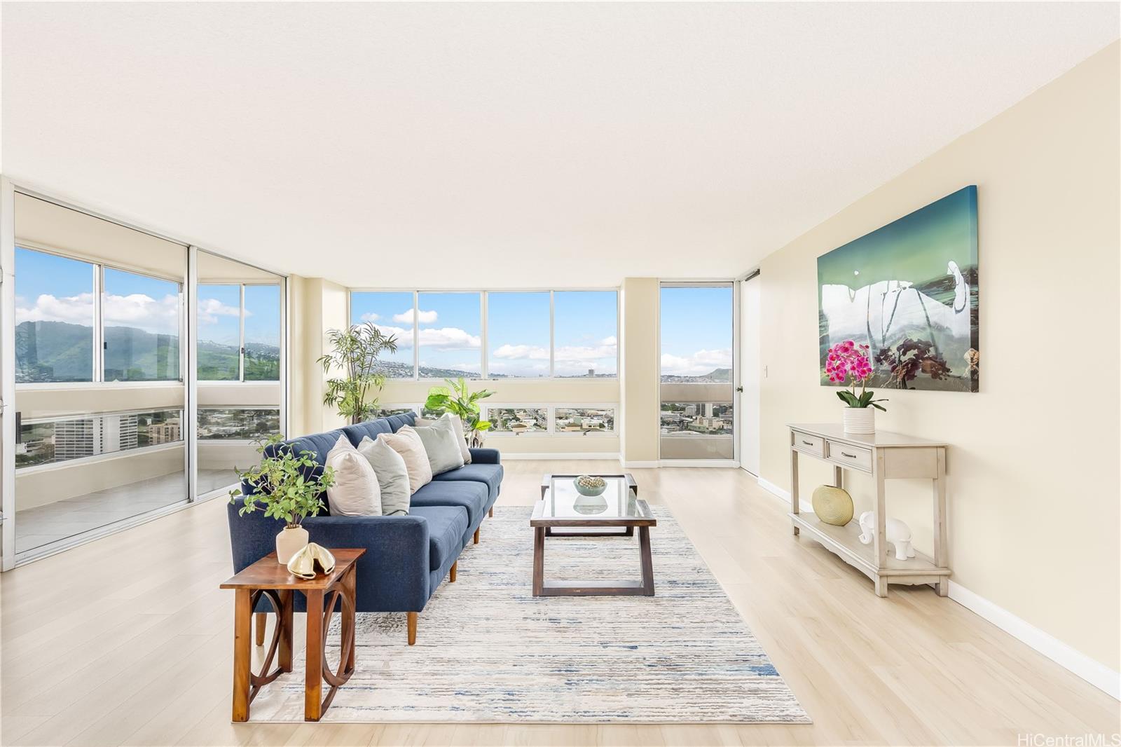 Banyan Tree Plaza condo # 3106, Honolulu, Hawaii - photo 2 of 25