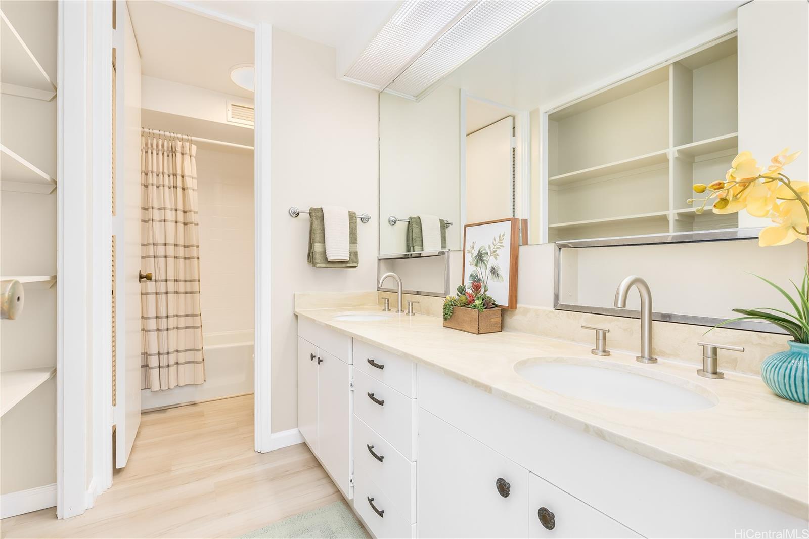 Banyan Tree Plaza condo # 3106, Honolulu, Hawaii - photo 13 of 25