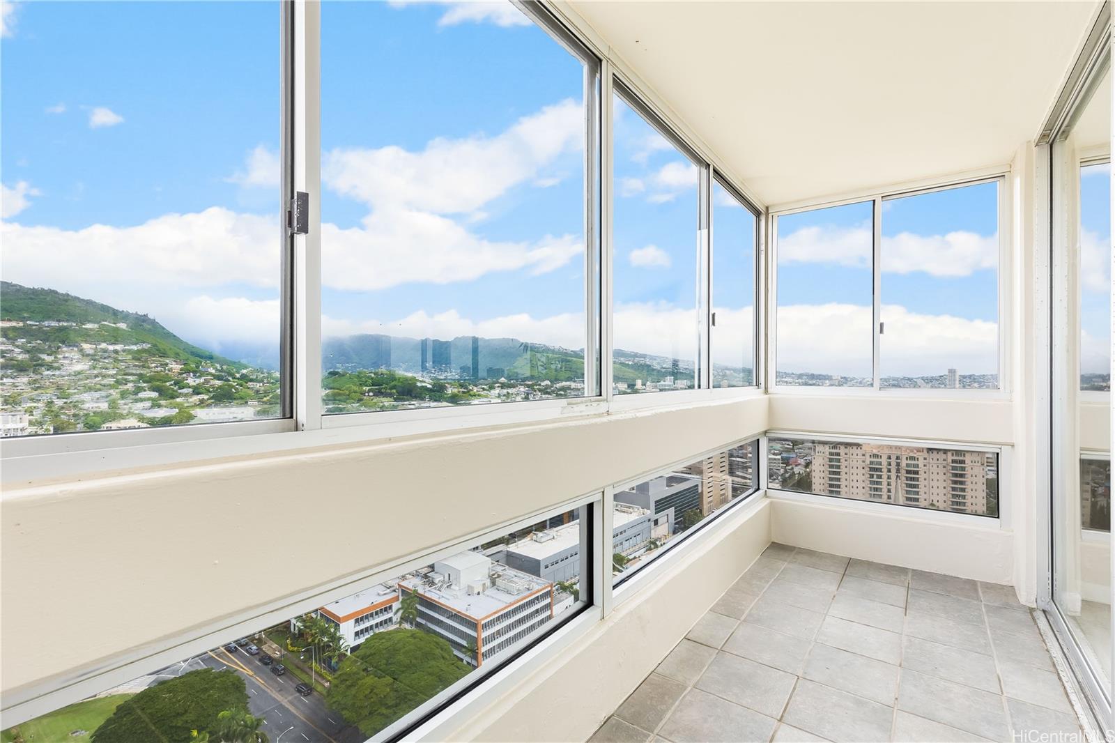 Banyan Tree Plaza condo # 3106, Honolulu, Hawaii - photo 17 of 25