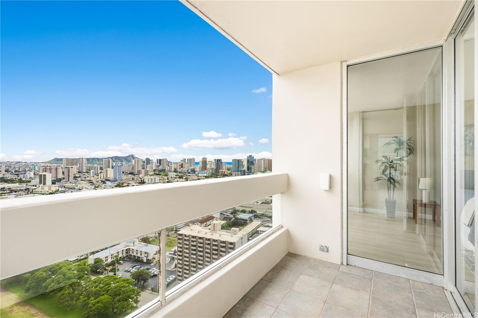 Banyan Tree Plaza condo # 3106, Honolulu, Hawaii - photo 18 of 25