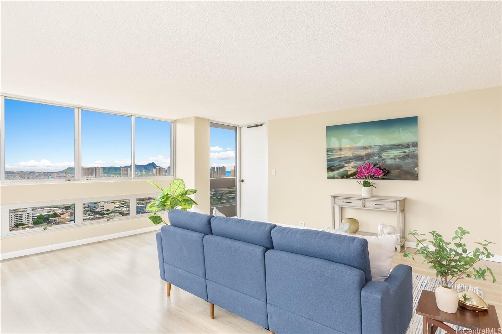 Banyan Tree Plaza condo # 3106, Honolulu, Hawaii - photo 3 of 25