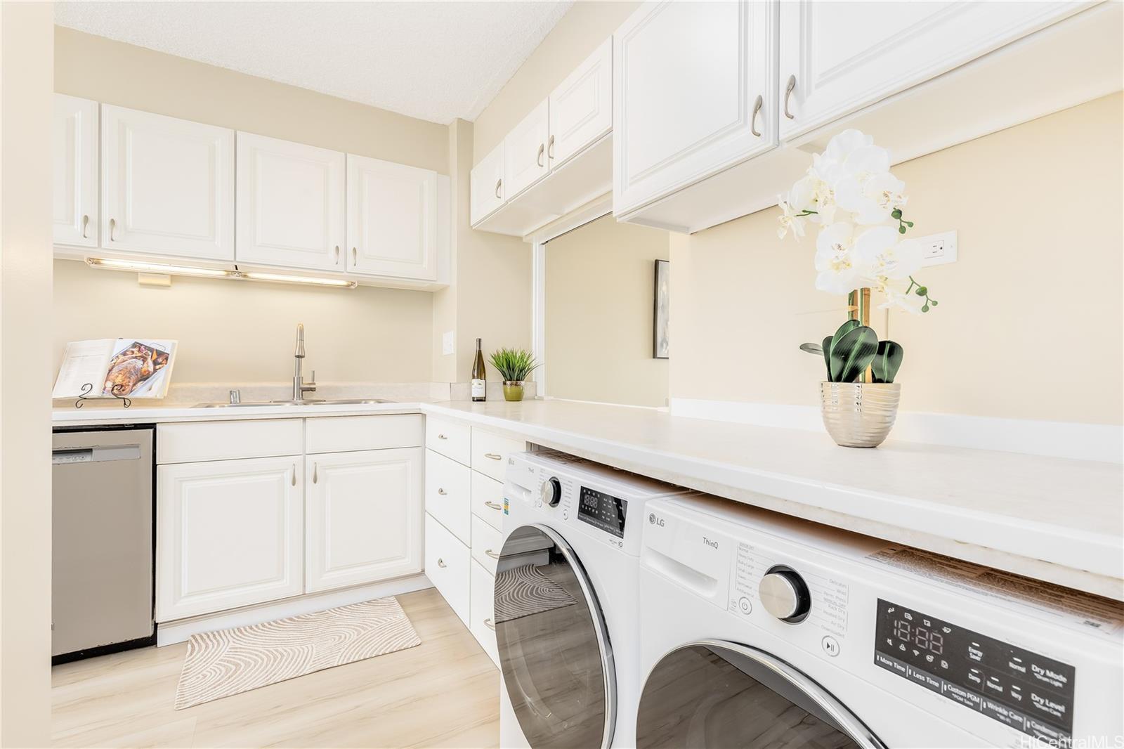 Banyan Tree Plaza condo # 3106, Honolulu, Hawaii - photo 7 of 25