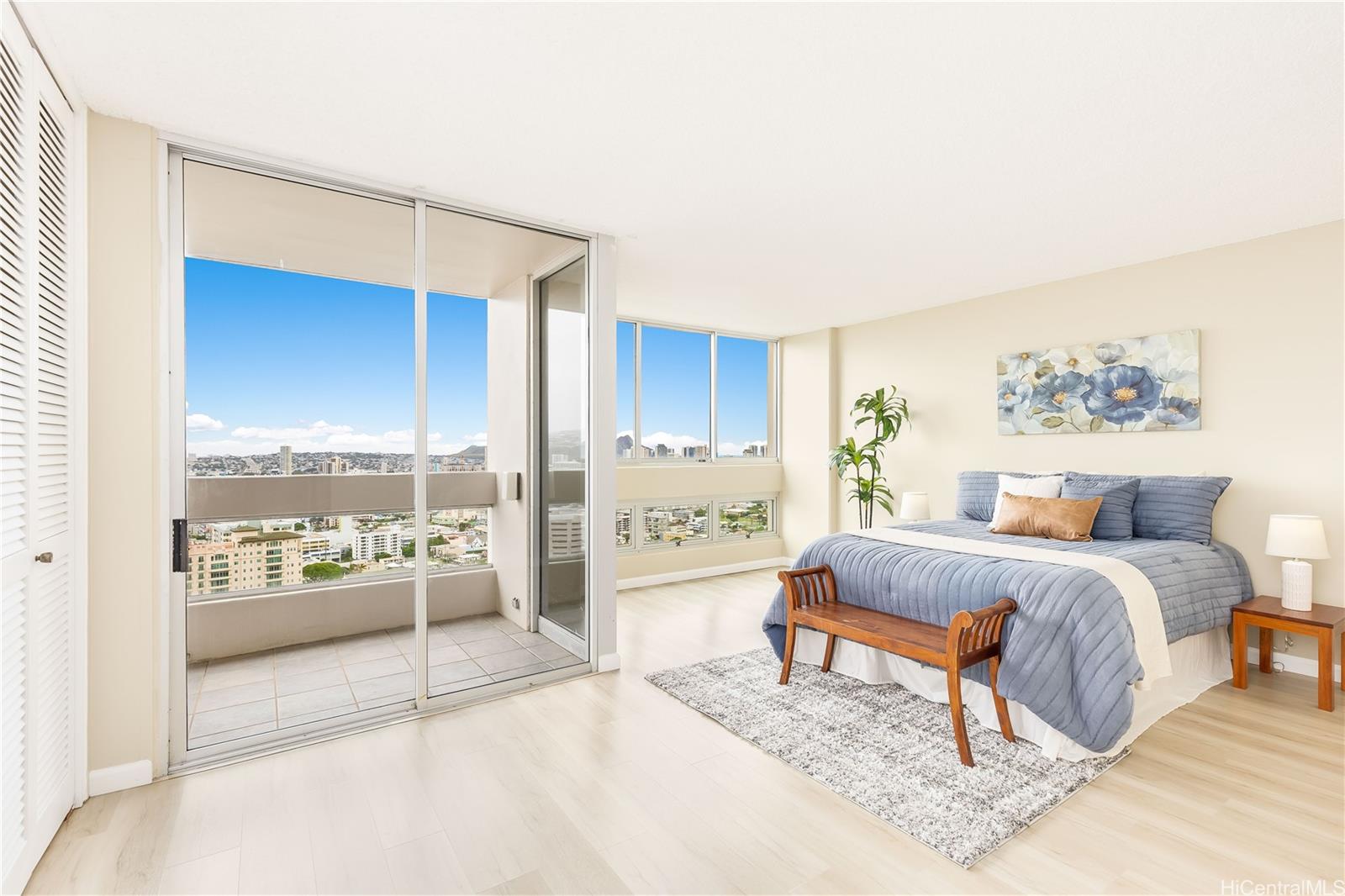 Banyan Tree Plaza condo # 3106, Honolulu, Hawaii - photo 10 of 25