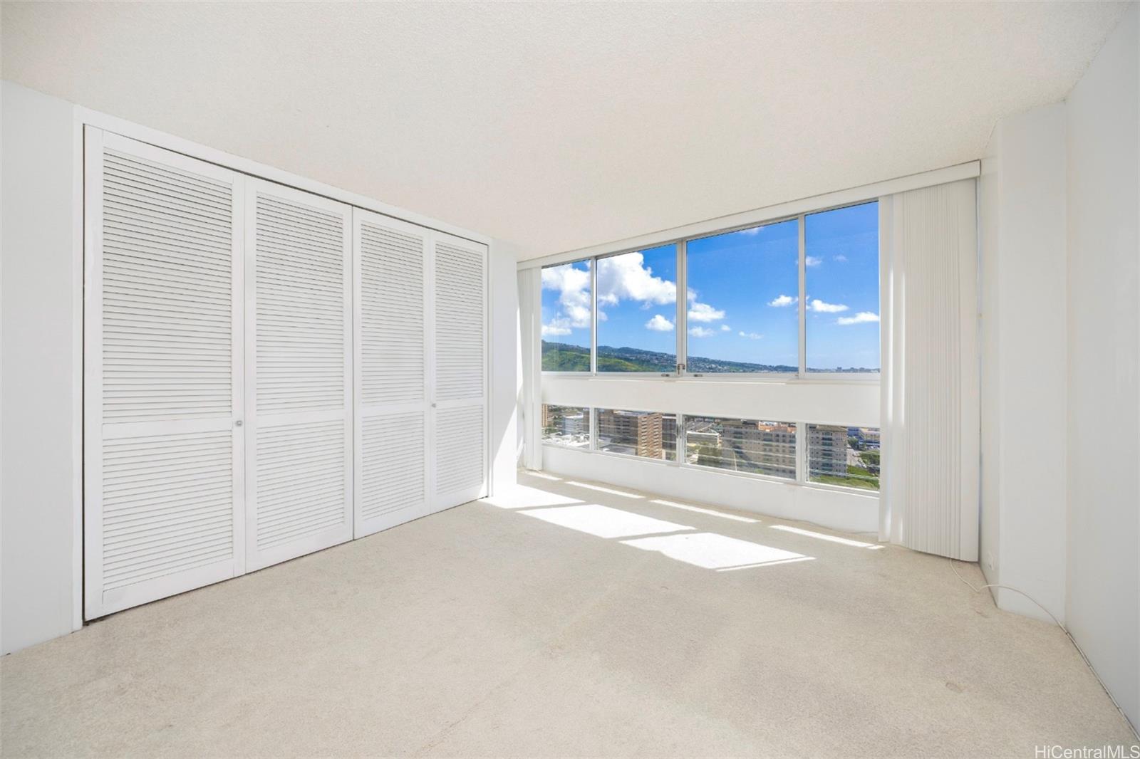 Banyan Tree Plaza condo # 3301, Honolulu, Hawaii - photo 14 of 25