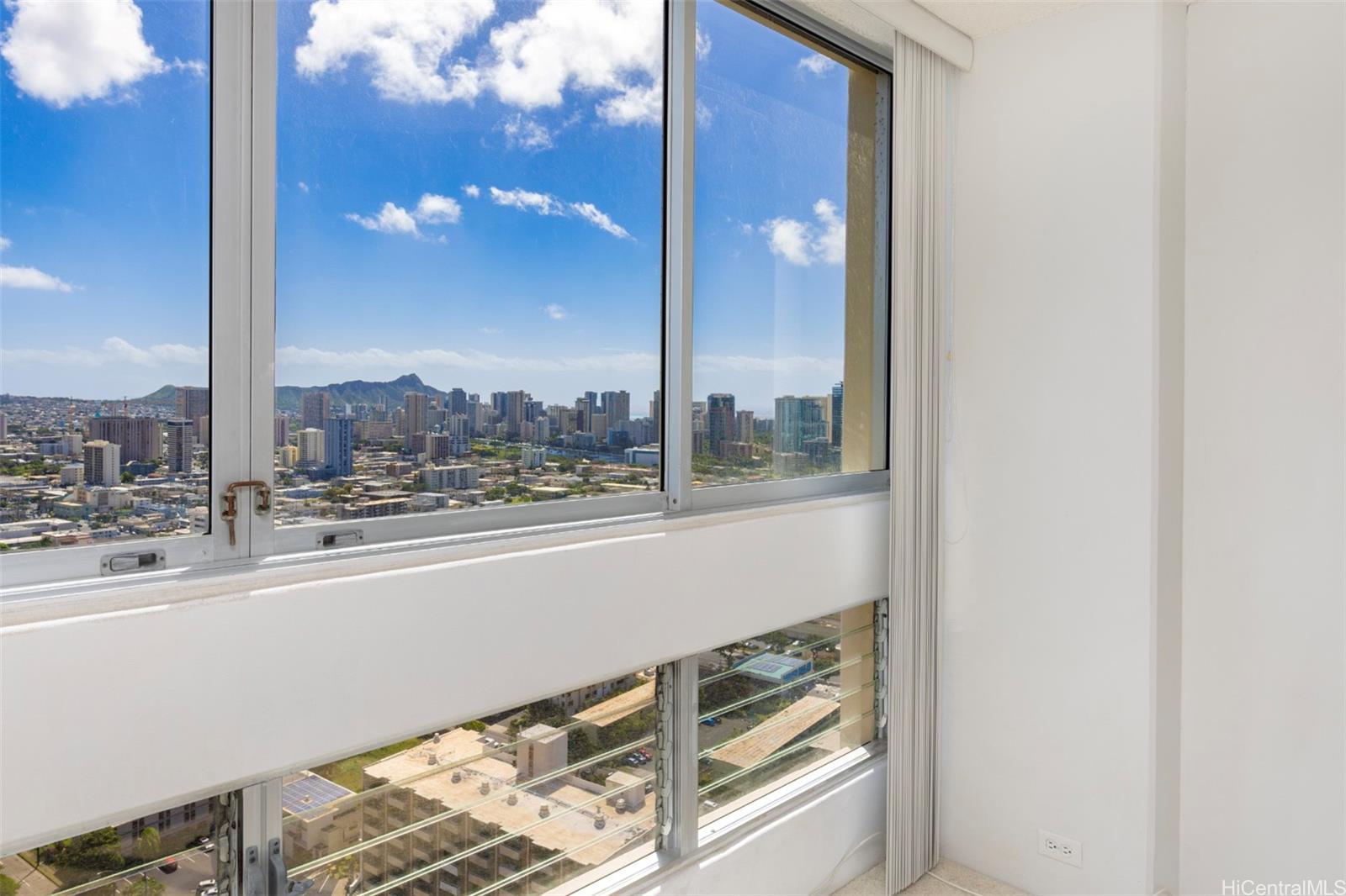 Banyan Tree Plaza condo # 3301, Honolulu, Hawaii - photo 16 of 25