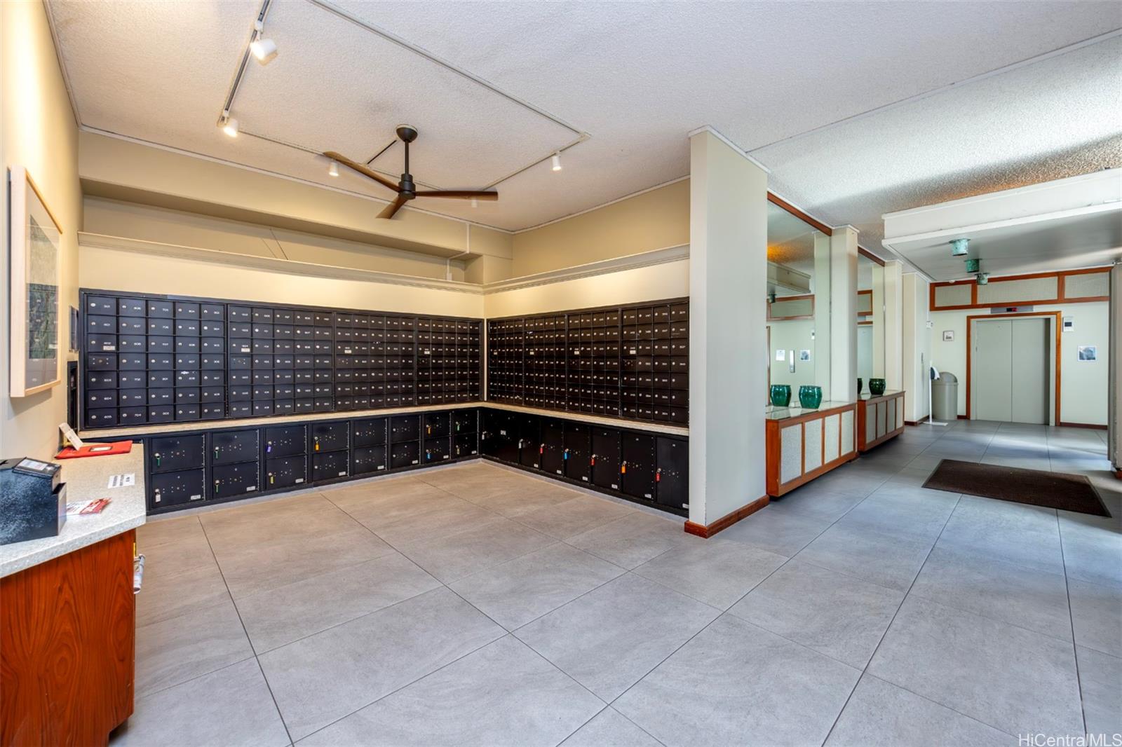 Banyan Tree Plaza condo # 3301, Honolulu, Hawaii - photo 24 of 25