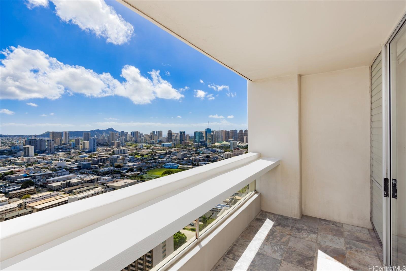 Banyan Tree Plaza condo # 3301, Honolulu, Hawaii - photo 7 of 25