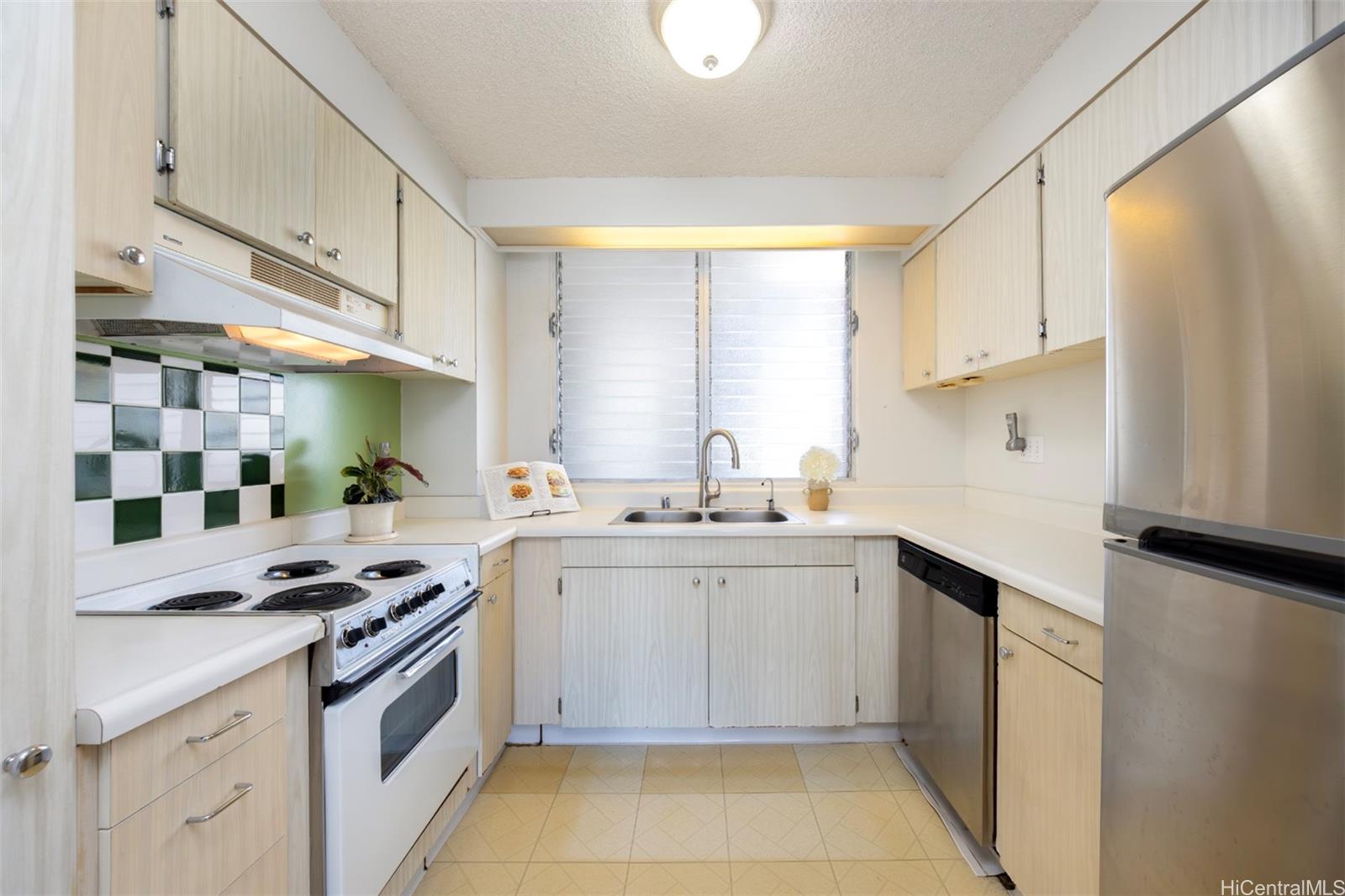 Banyan Tree Plaza condo # 3301, Honolulu, Hawaii - photo 9 of 25