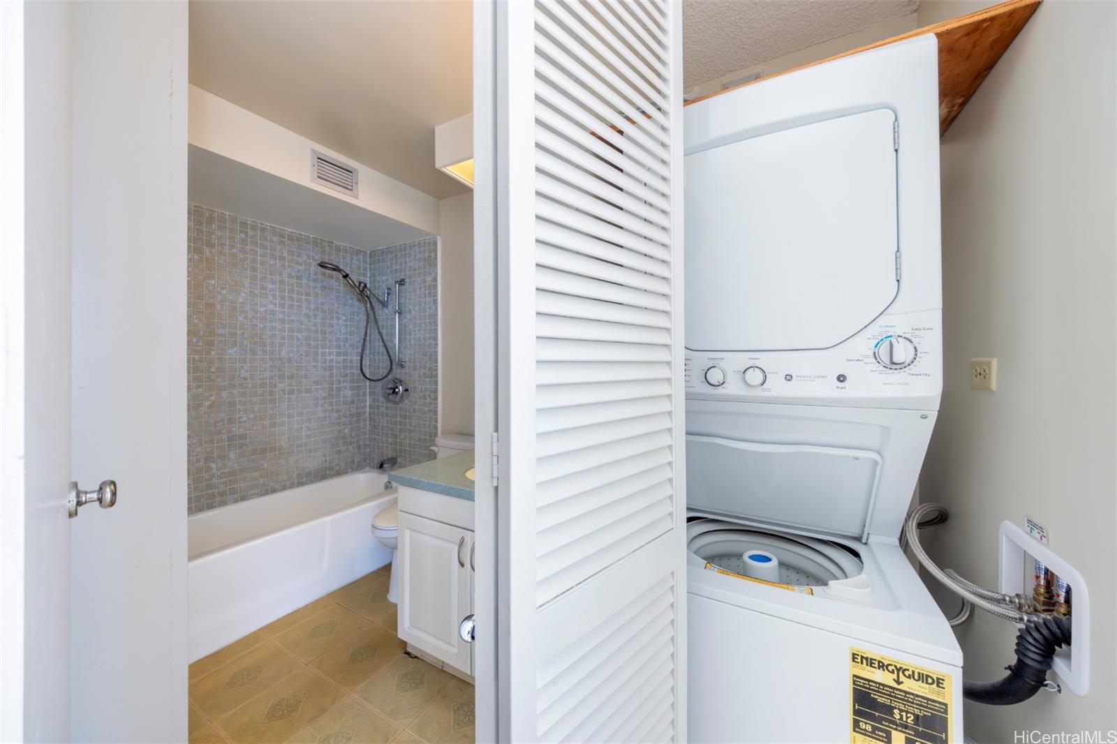 Banyan Tree Plaza condo # 3301, Honolulu, Hawaii - photo 10 of 25