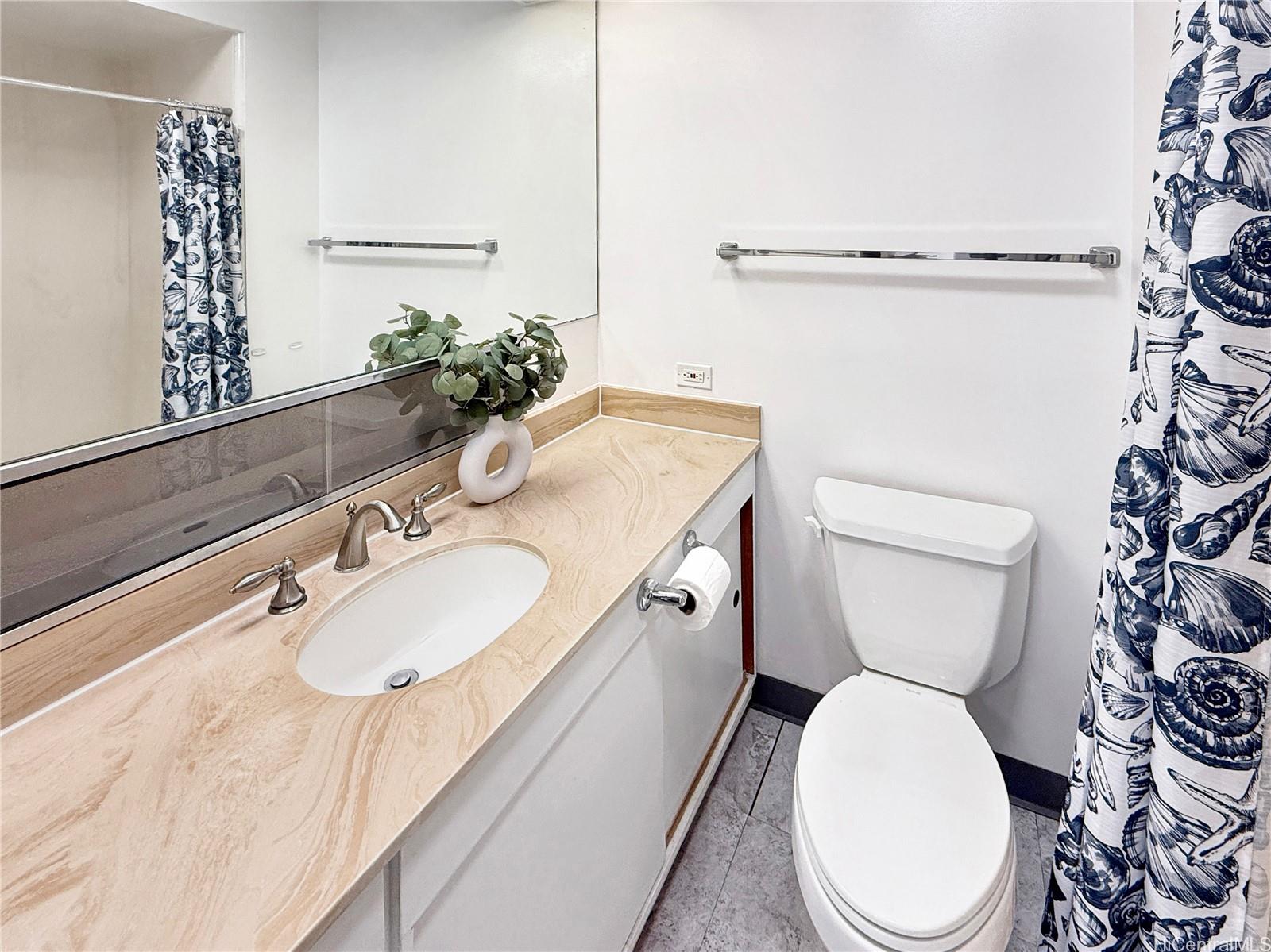 Banyan Tree Plaza condo # 705, Honolulu, Hawaii - photo 11 of 17