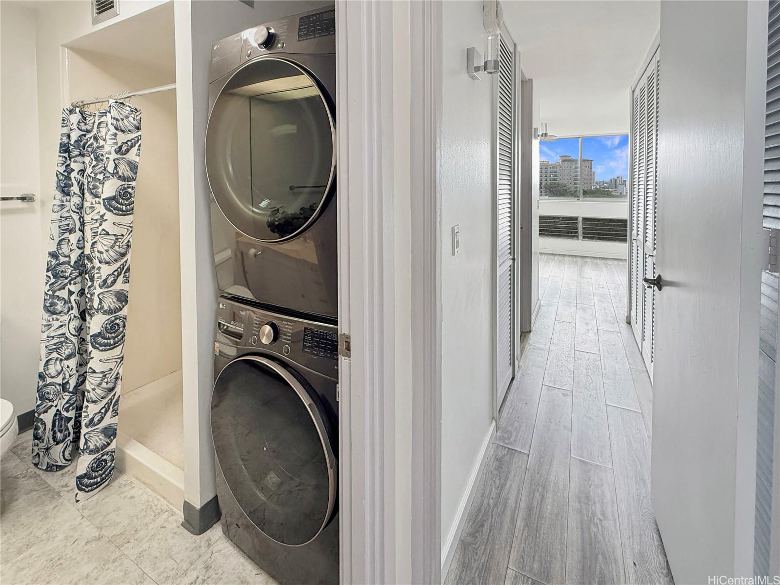 Banyan Tree Plaza condo # 705, Honolulu, Hawaii - photo 7 of 17