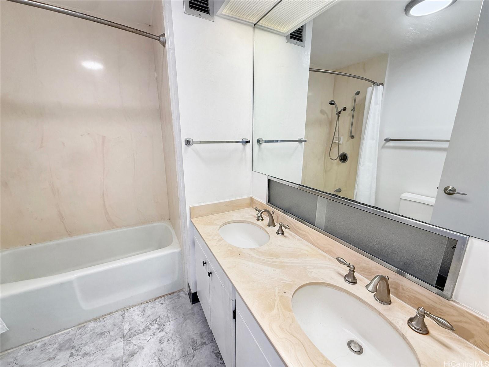 Banyan Tree Plaza condo # 705, Honolulu, Hawaii - photo 9 of 17