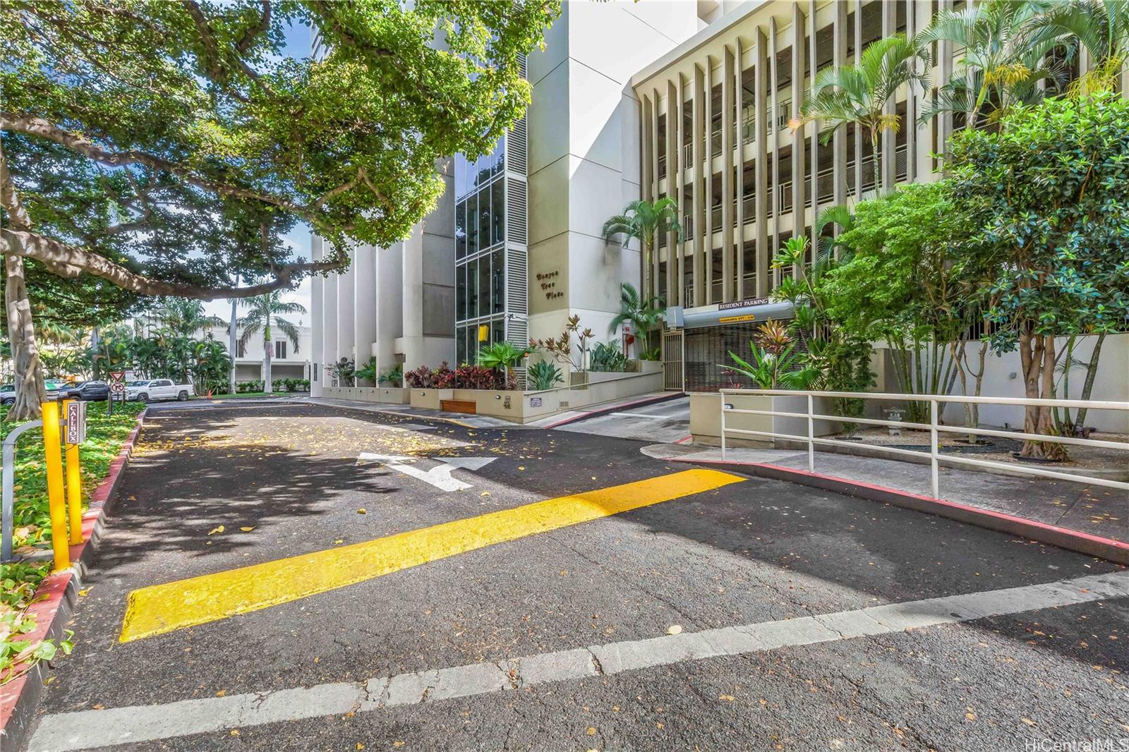 Banyan Tree Plaza 908, 1212 Punahou Street, Honolulu Punahou