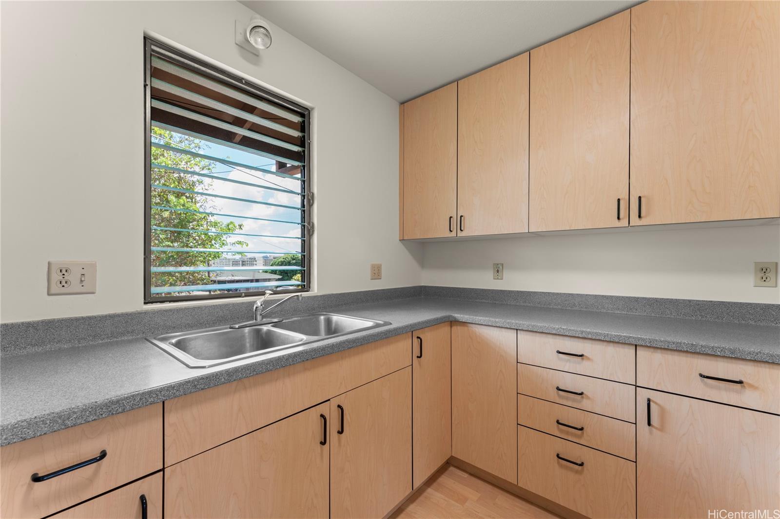 1214  Nehoa Street Makiki Heights, Honolulu home - photo 20 of 24