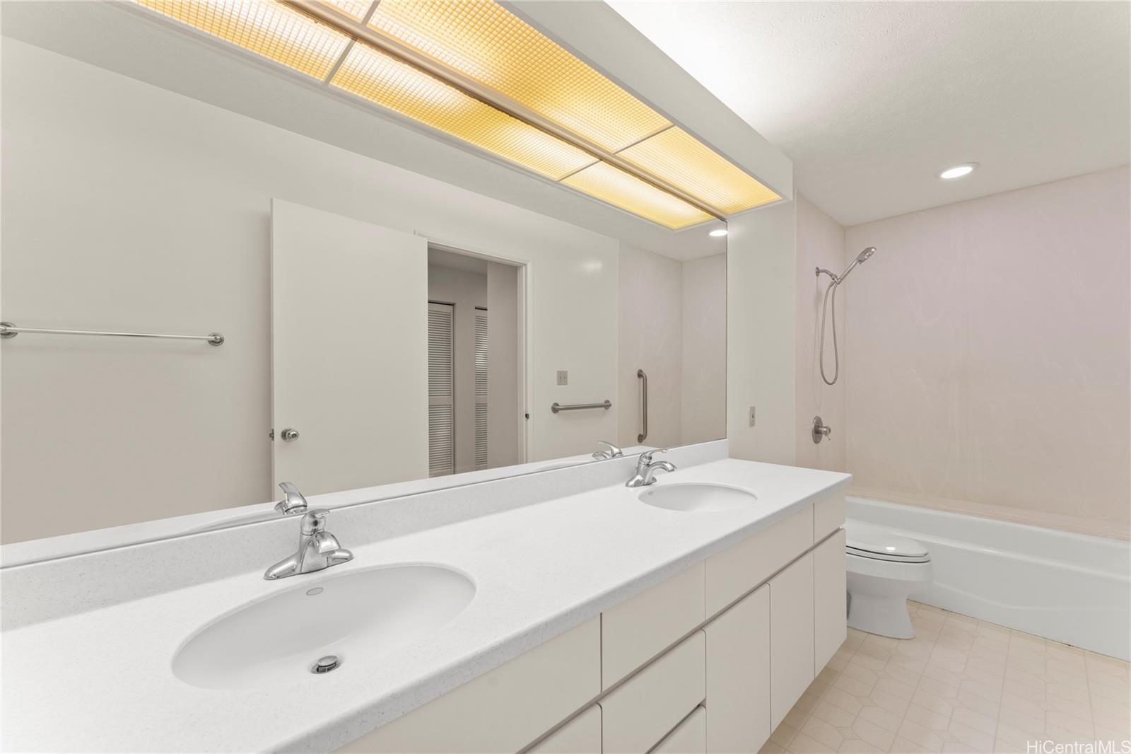 1214  Nehoa Street Makiki Heights, Honolulu home - photo 8 of 24