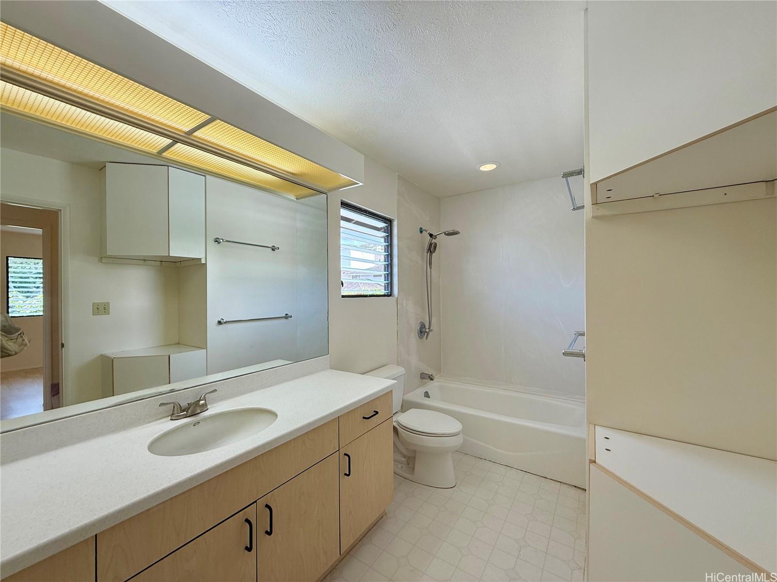 1214 Nehoa Street Honolulu - Rental - photo 16 of 19