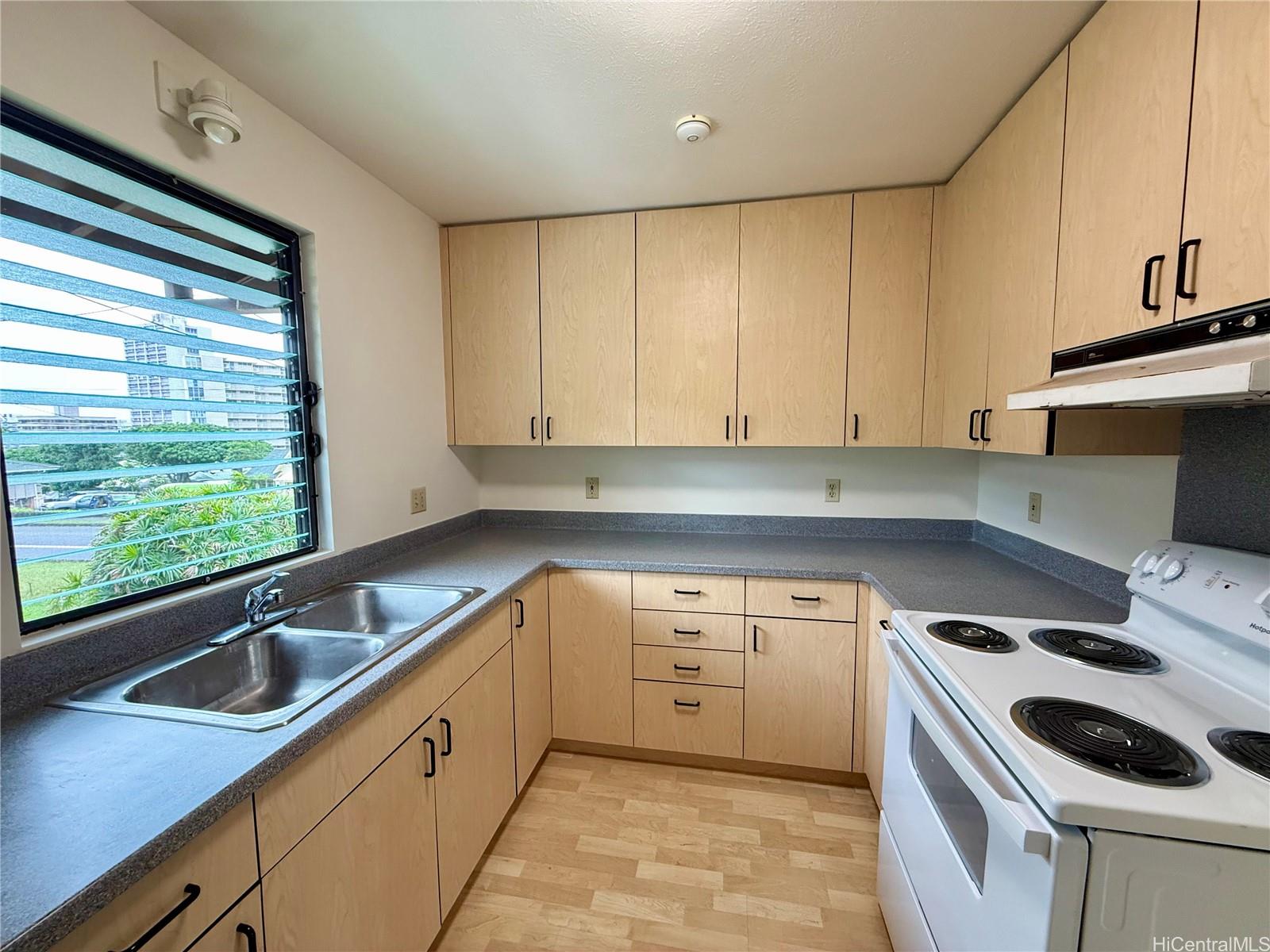 1214 Nehoa Street Honolulu - Rental - photo 8 of 19