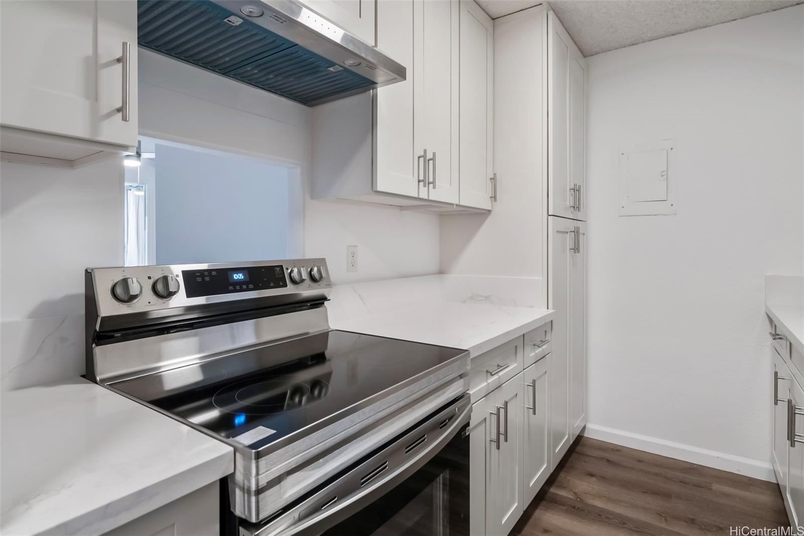 HALE LUANA condo # 204, Honolulu, Hawaii - photo 2 of 19