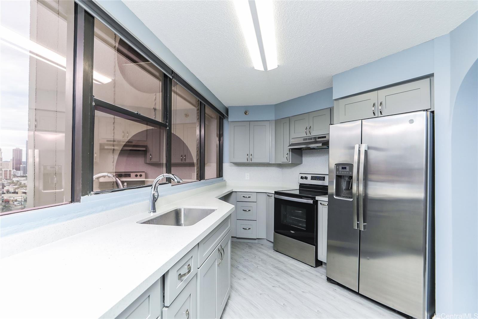 Admiral Thomas Apts condo # 1101, Honolulu, Hawaii - photo 11 of 25