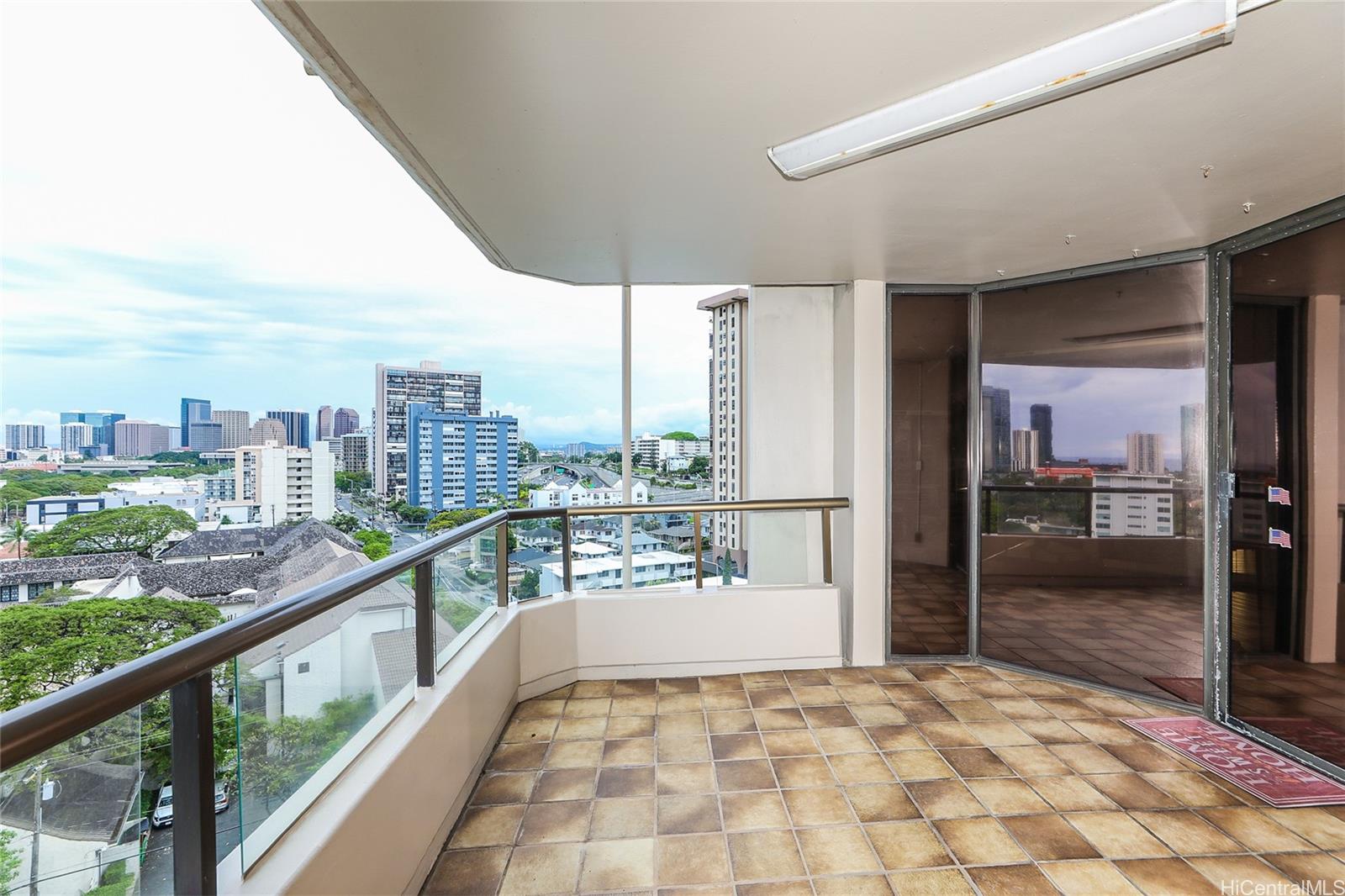 Admiral Thomas Apts condo # 1101, Honolulu, Hawaii - photo 3 of 25