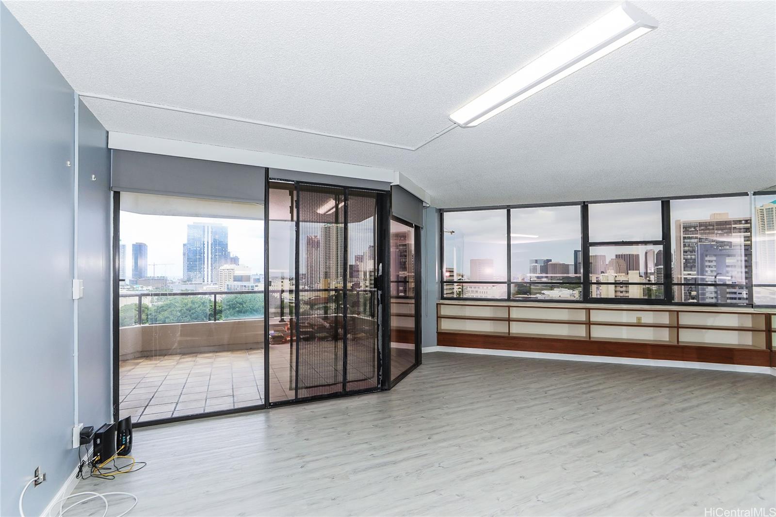 Admiral Thomas Apts condo # 1101, Honolulu, Hawaii - photo 4 of 25