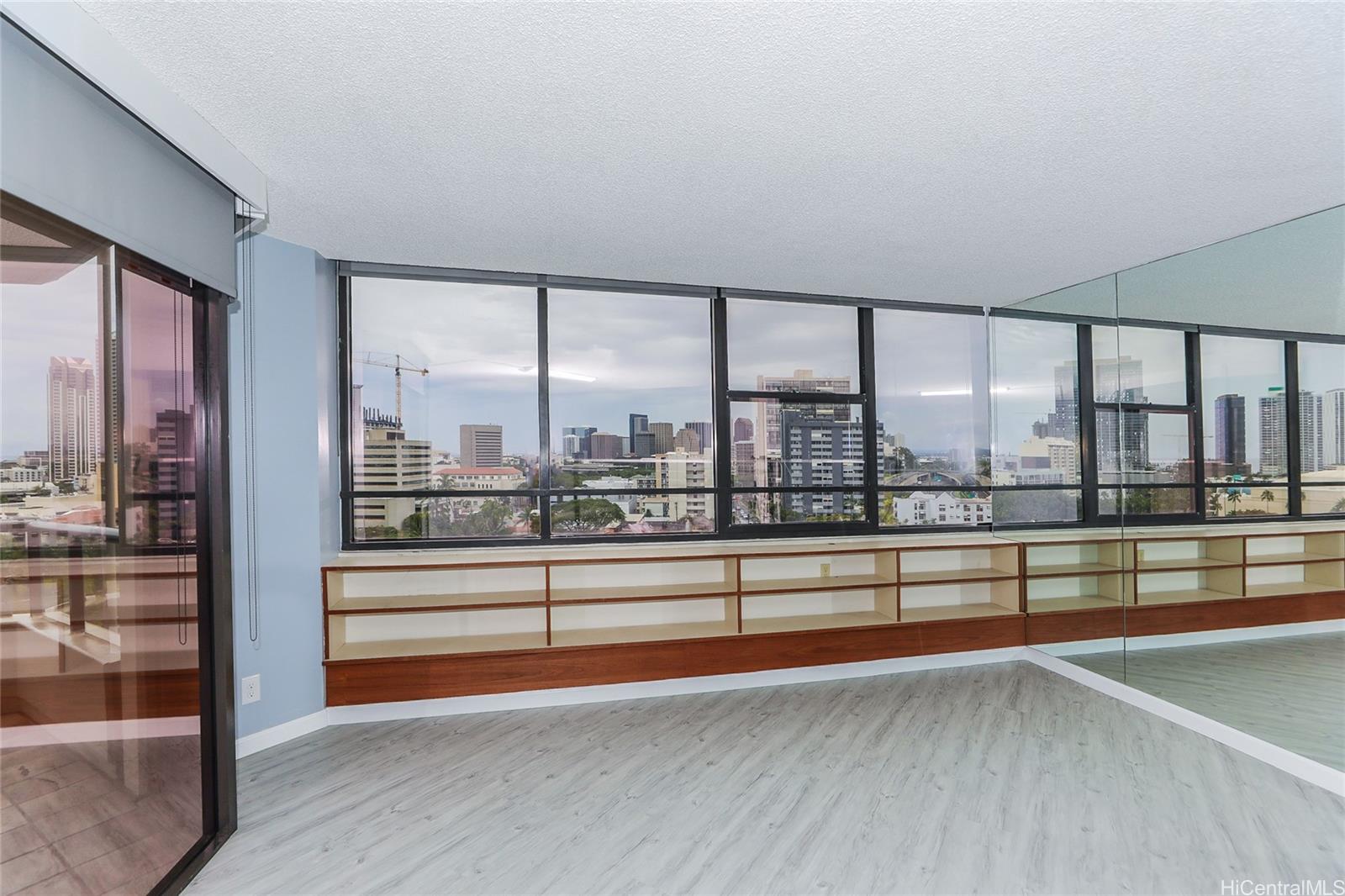 Admiral Thomas Apts condo # 1101, Honolulu, Hawaii - photo 5 of 25