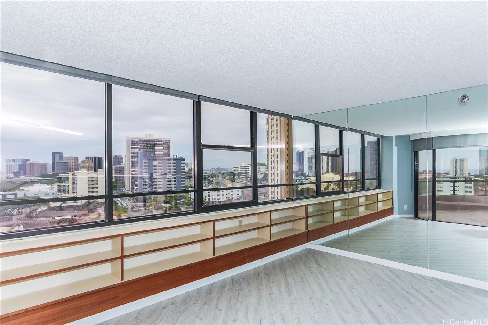 Admiral Thomas Apts condo # 1101, Honolulu, Hawaii - photo 6 of 25