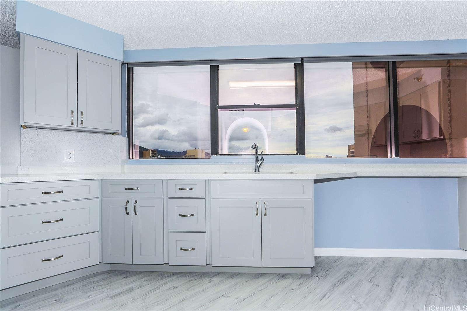 Admiral Thomas Apts condo # 1101, Honolulu, Hawaii - photo 10 of 25