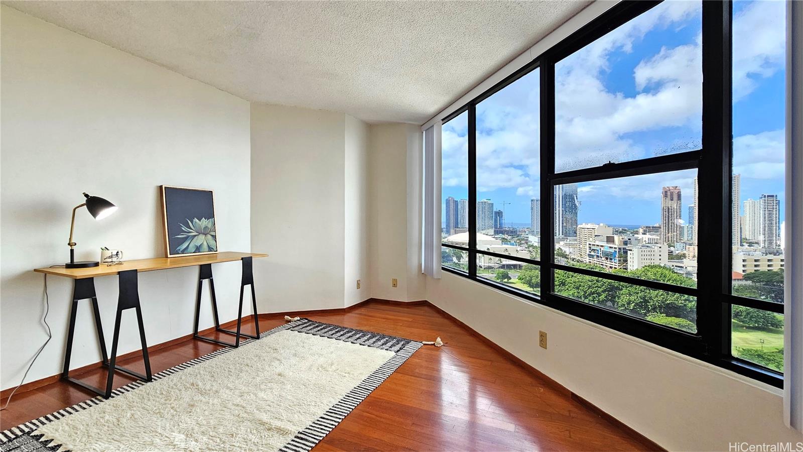 Admiral Thomas Apts condo # 1704, Honolulu, Hawaii - photo 8 of 22