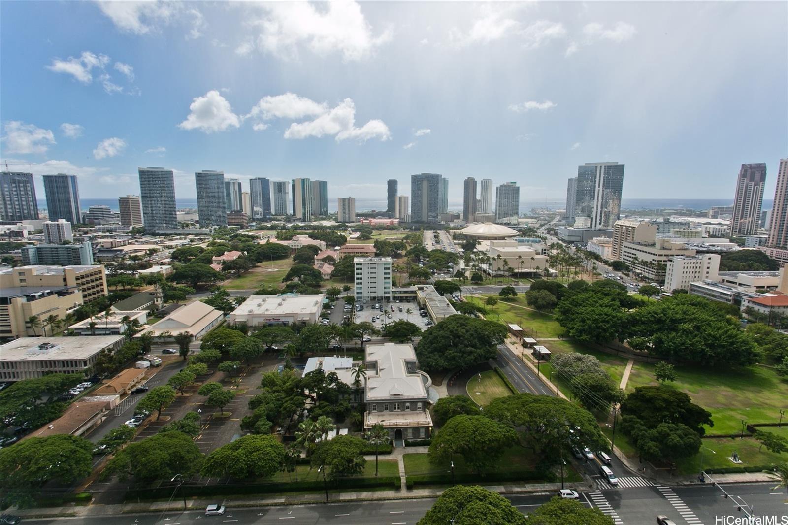 Admiral Thomas Apts condo # 1705, Honolulu, Hawaii - photo 2 of 25