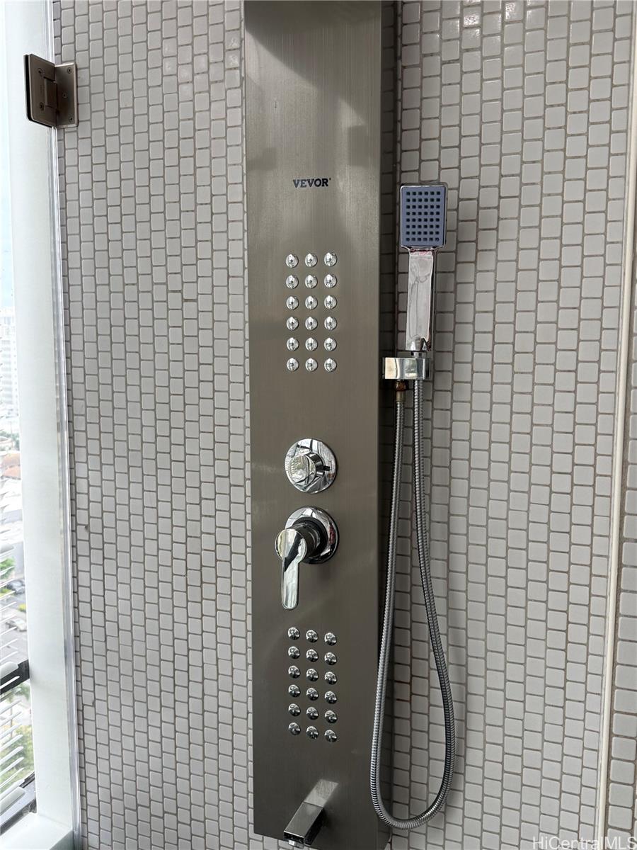 Admiral Thomas Apts condo # 1705, Honolulu, Hawaii - photo 12 of 25